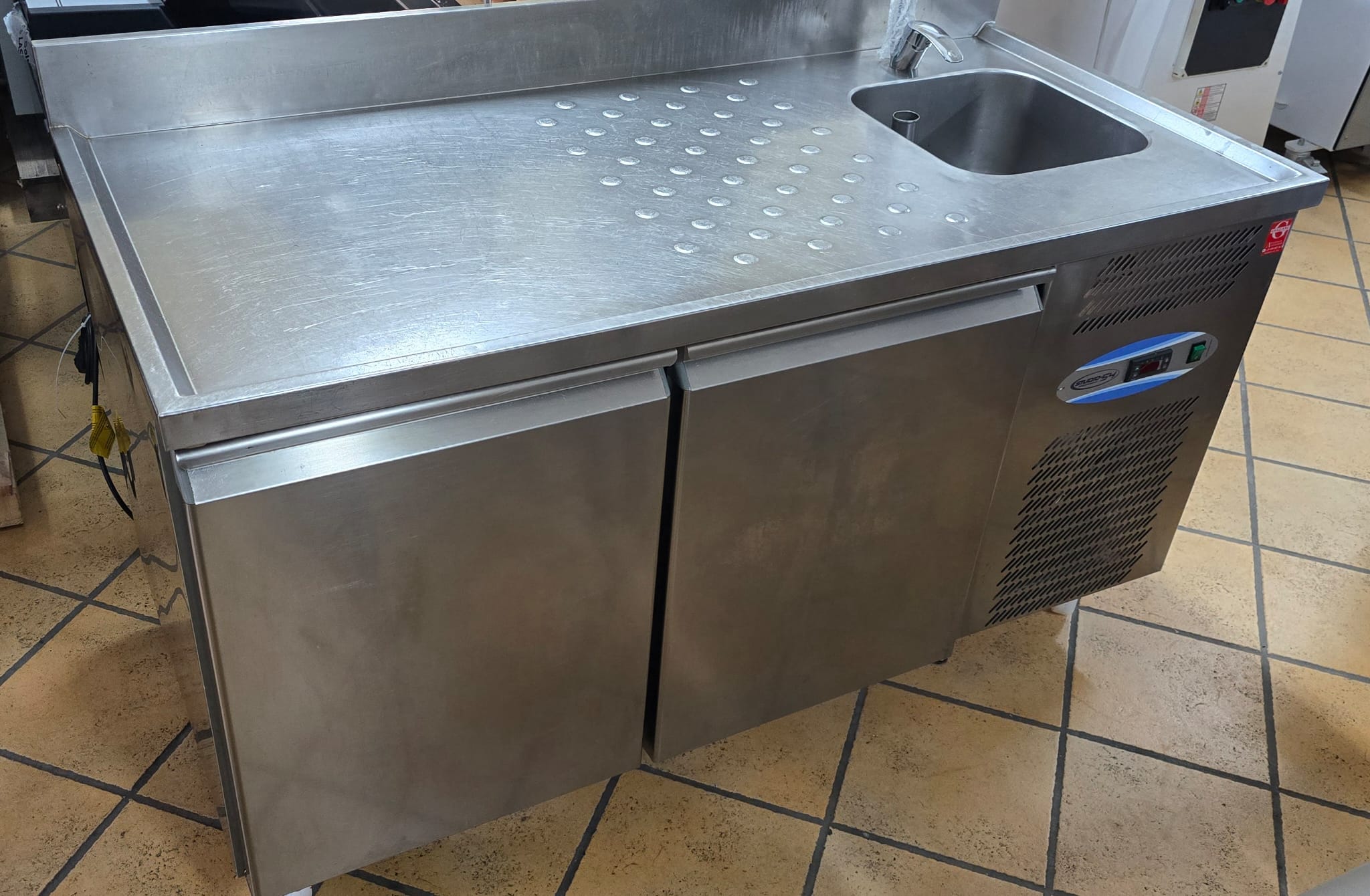 TAVOLO REFRIGERATO 2 PORTE positivo + lavello marca STUDIO 54 - immagine 3