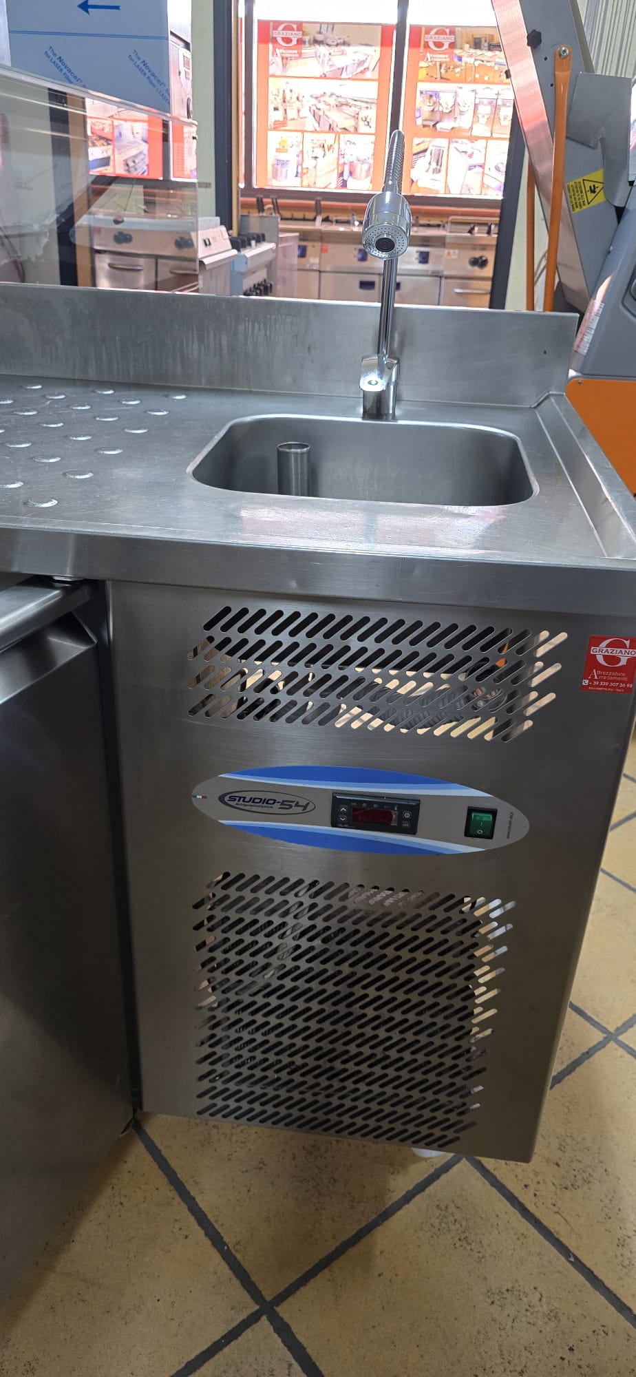 TAVOLO REFRIGERATO 2 PORTE positivo + lavello marca STUDIO 54 - immagine 4