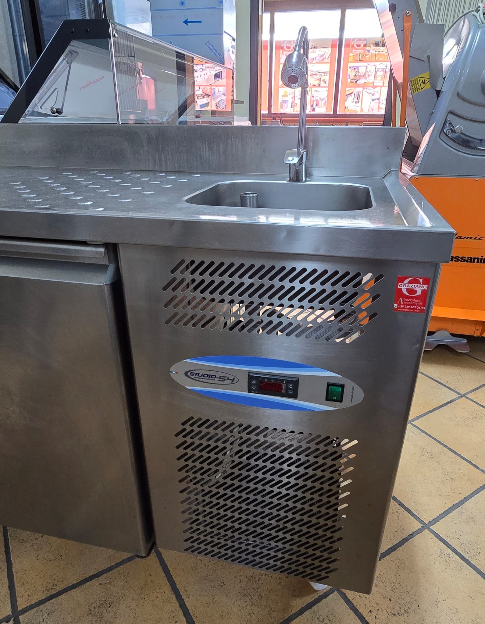 TAVOLO REFRIGERATO 2 PORTE positivo + lavello marca STUDIO 54 - immagine 5