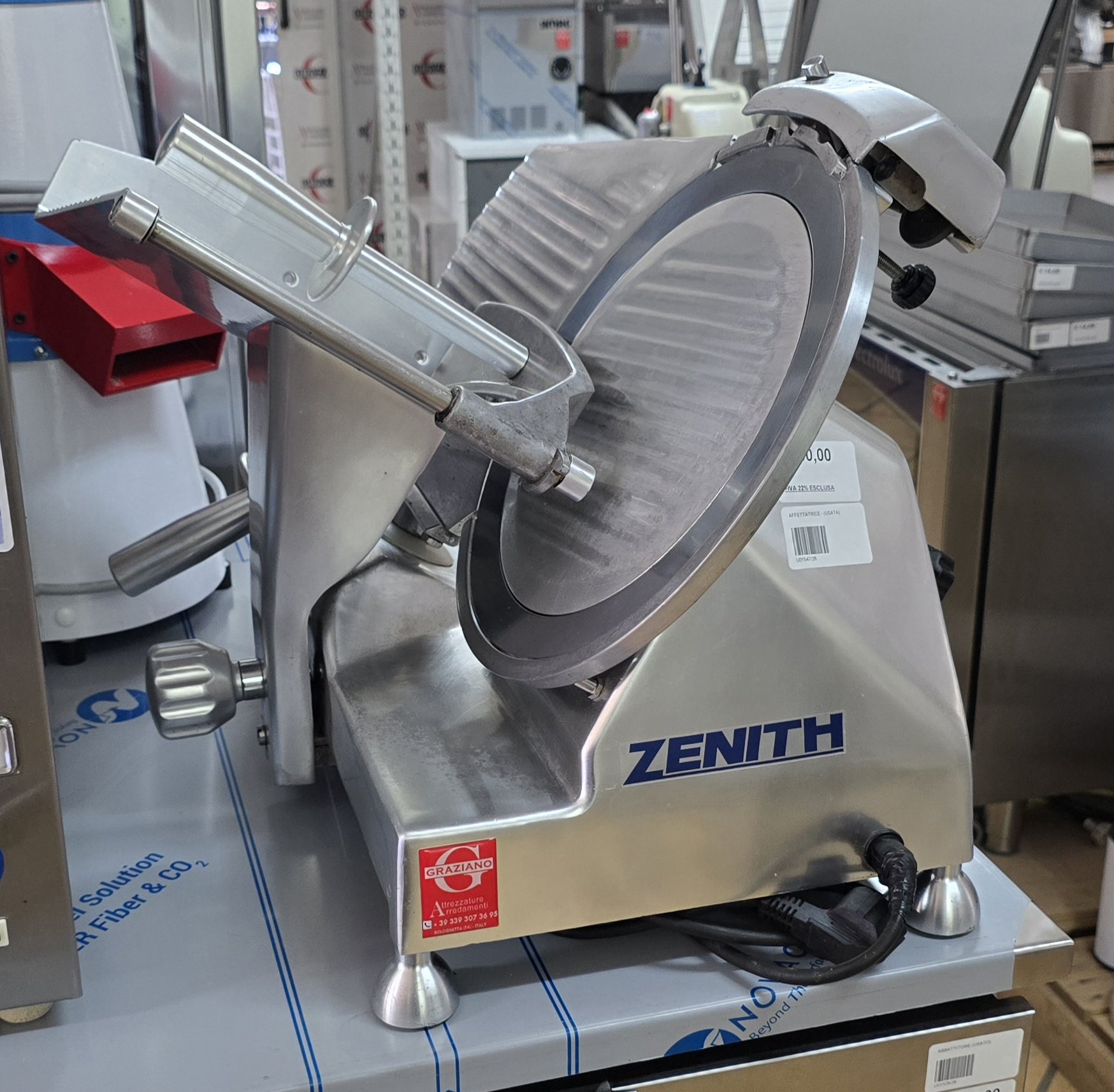 AFFETTATRICE SALUMERIA inclinata lama Ø300 marca ZENITH - immagine 2