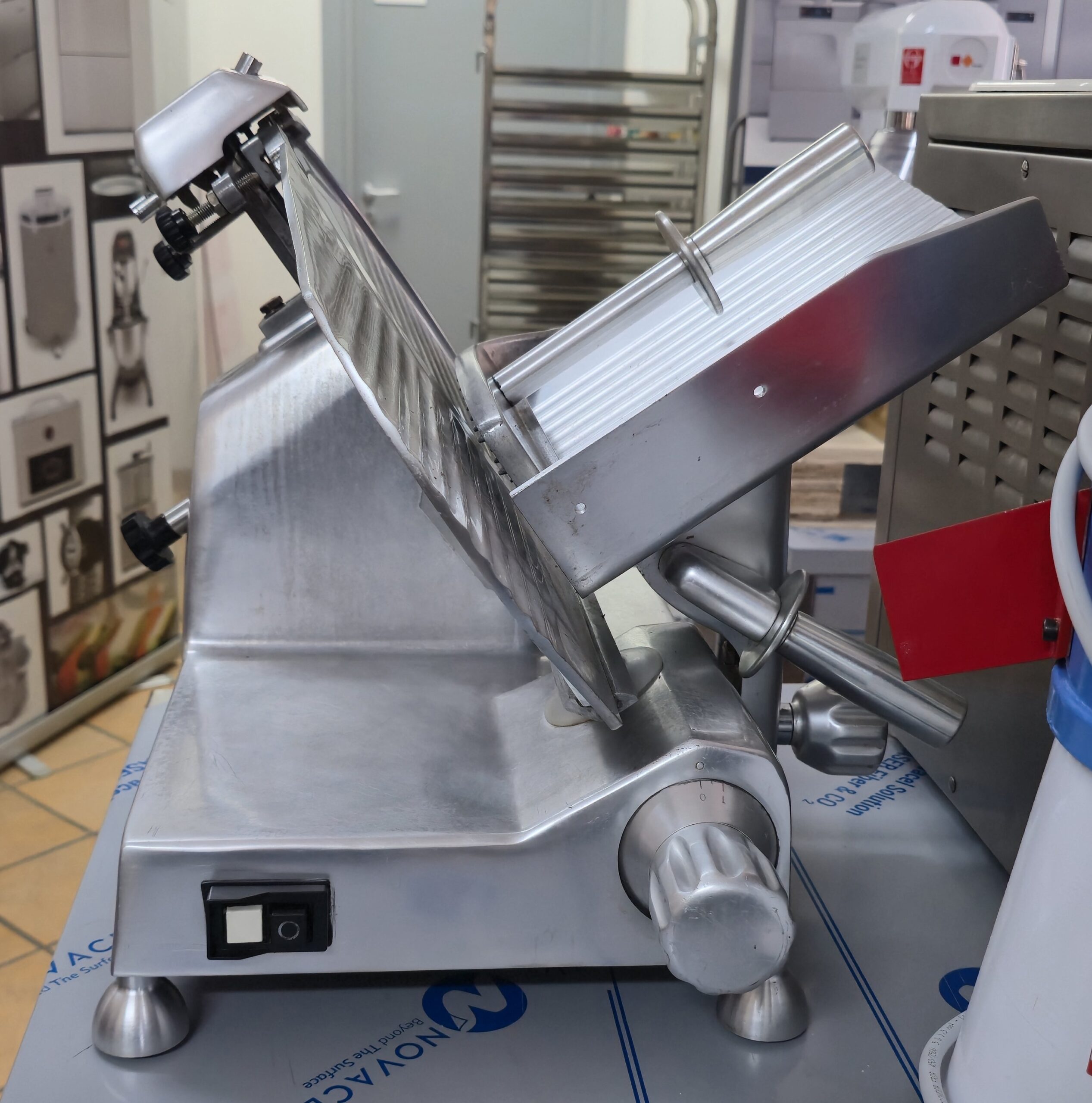 AFFETTATRICE SALUMERIA inclinata lama Ø300 marca ZENITH - immagine 4