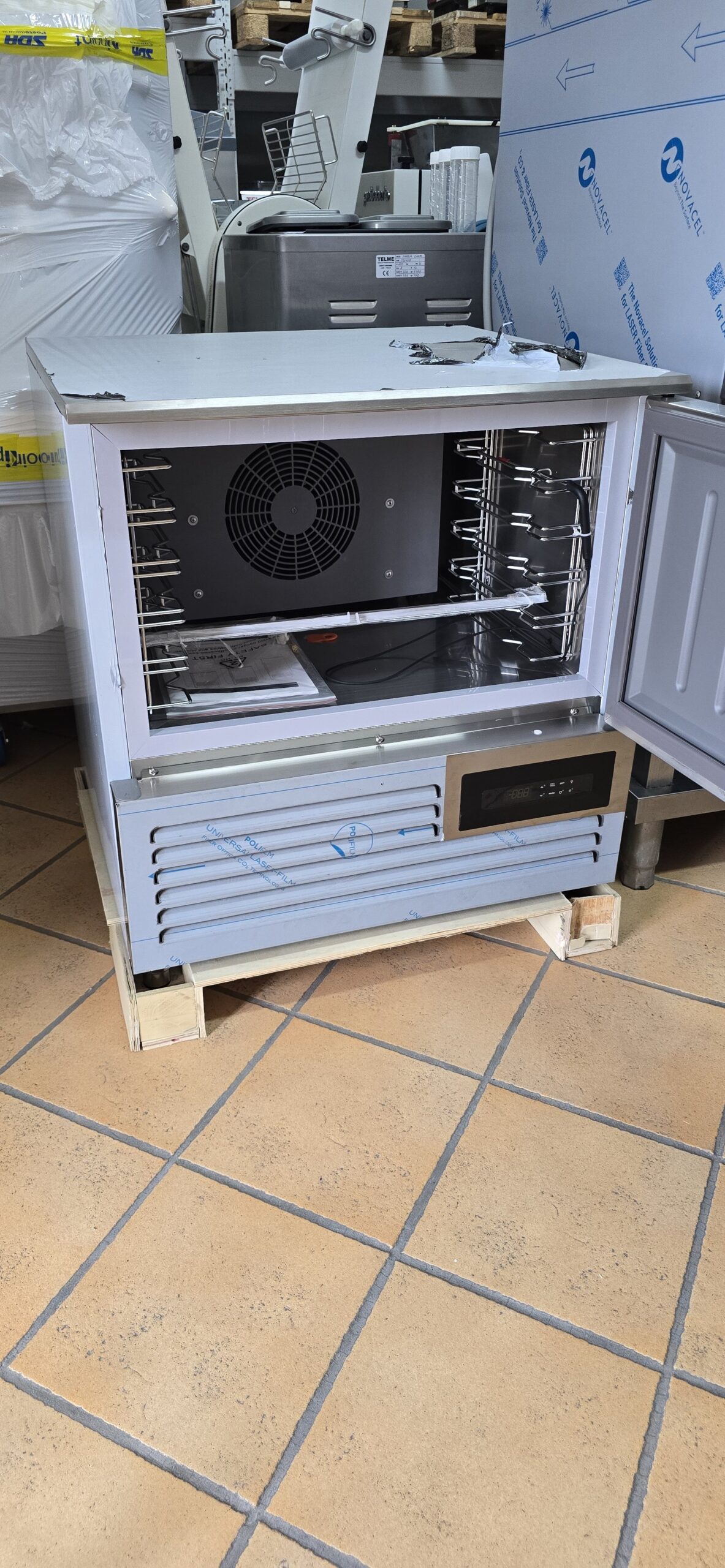 ABBATTITORE di temperatura 5 teglie 60x40/53x32 marca COOLHEAD - immagine 4