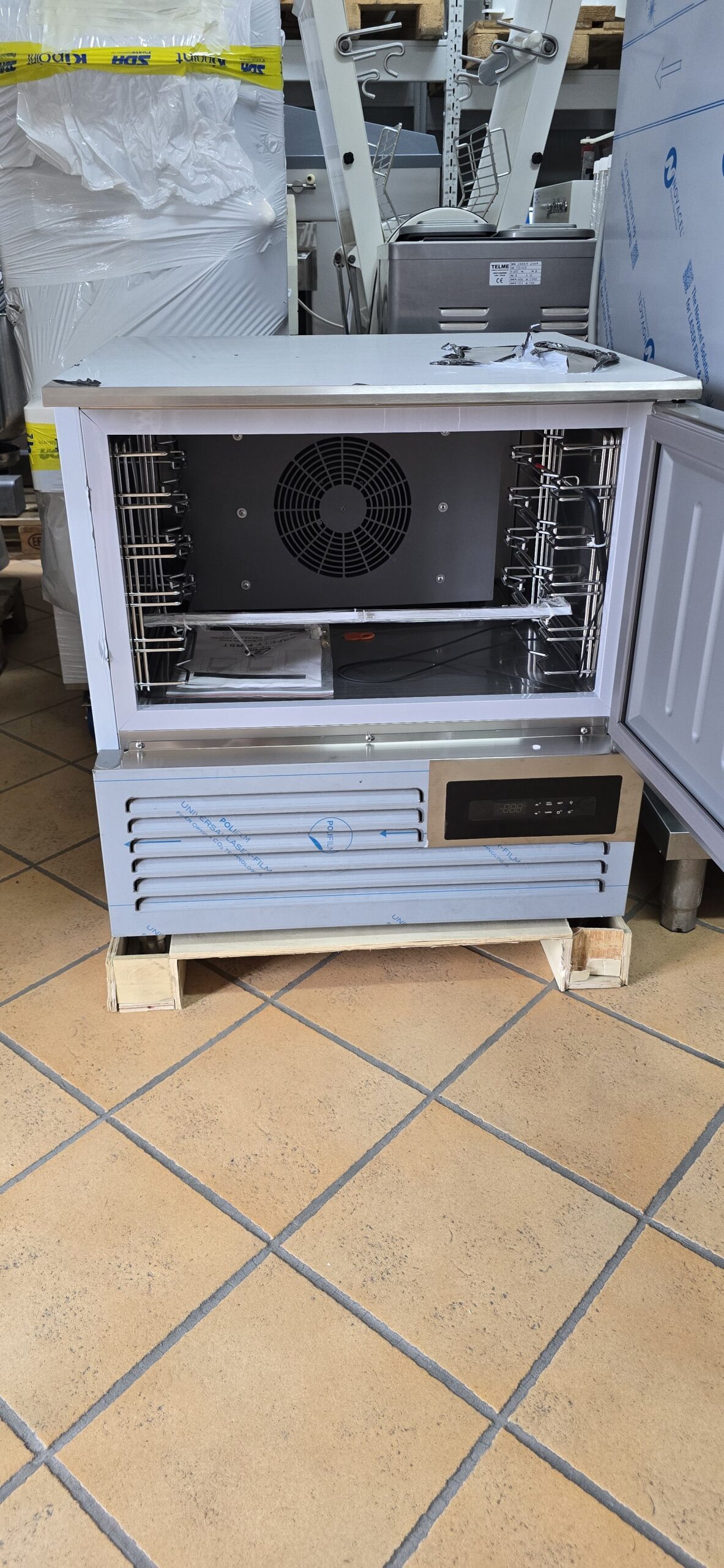 ABBATTITORE di temperatura 5 teglie 60x40/53x32 marca COOLHEAD - immagine 3